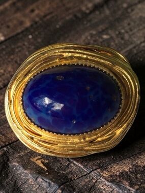 Vintage Brutalist Gold‑Tone Brooch - Blue Agate Cabochon & Gold Flecks